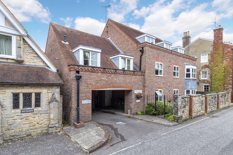 Causeway, Horsham 2 bed apartment for sale £400,000