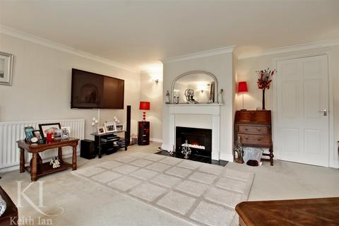 3 bedroom detached bungalow for sale - Barwick, Ware
