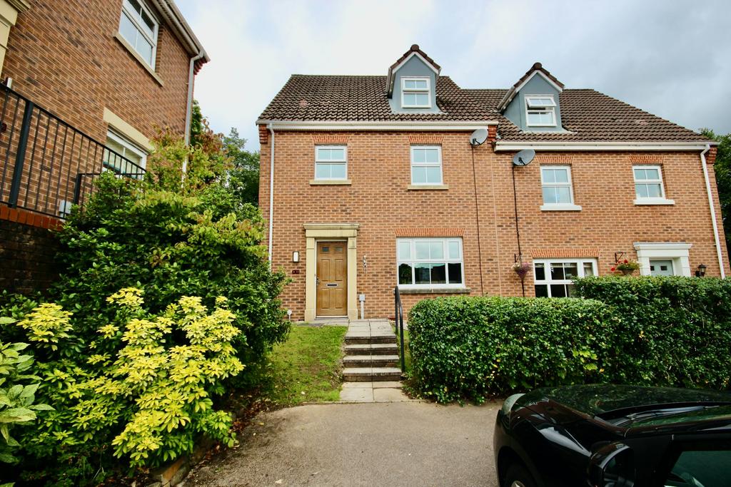 Cwm Braenar, Pontllanfraith, Blackwood 4 bed semidetached house for