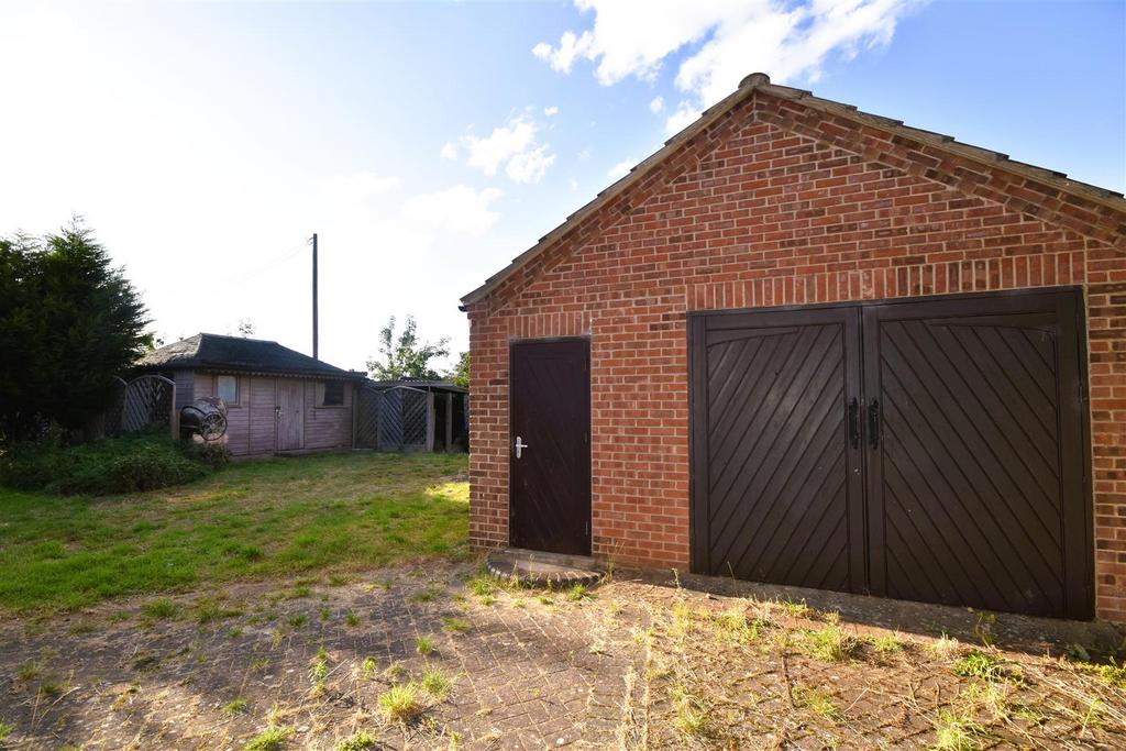 Detached garage