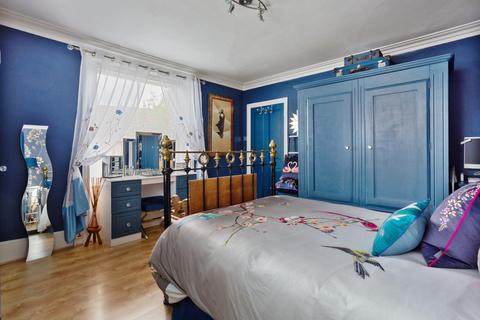 1 bedroom flat for sale, Middle Street, Harnham
