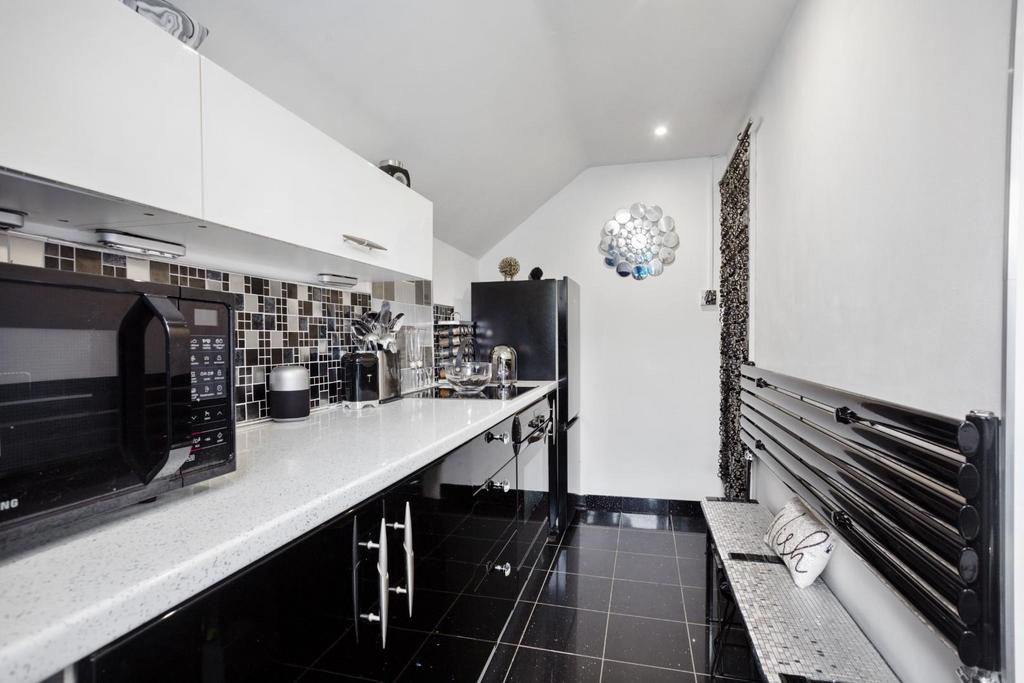 Flat 2 322213 (14).jpg
