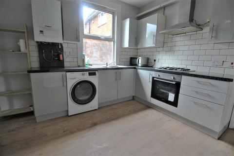 74 Myrtledene Road, London, SE2 0EU