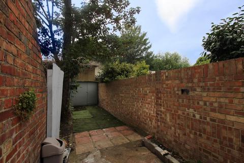 74 Myrtledene Road, London, SE2 0EU