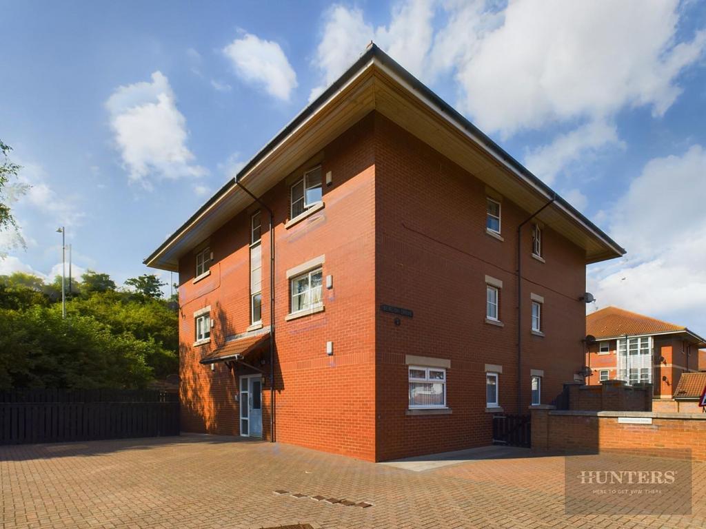 Beacon Drive, Roker, Sunderland 2 bed flat for sale £150,000