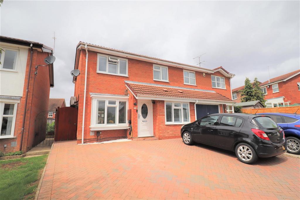 Shedfield Way, East Hunsbury, Northampton 3 bed semidetached house for