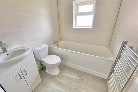 32 Bank Close, Luton, LU4 9NX