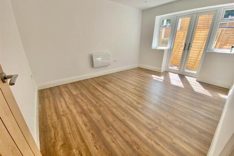 32 Bank Close, Luton, LU4 9NX