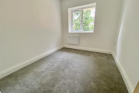 32 Bank Close, Luton, LU4 9NX