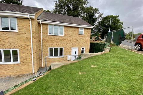 32b Bank Close, Luton, LU4 9NX