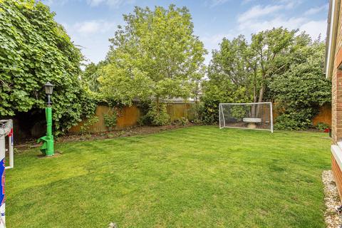 6 Bainbridge Close, Ham, Richmond, TW10 5JJ