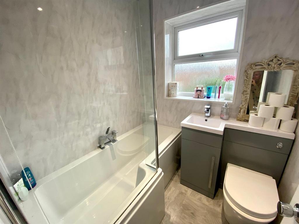 Chestnut meadows 19 bathroom.jpg