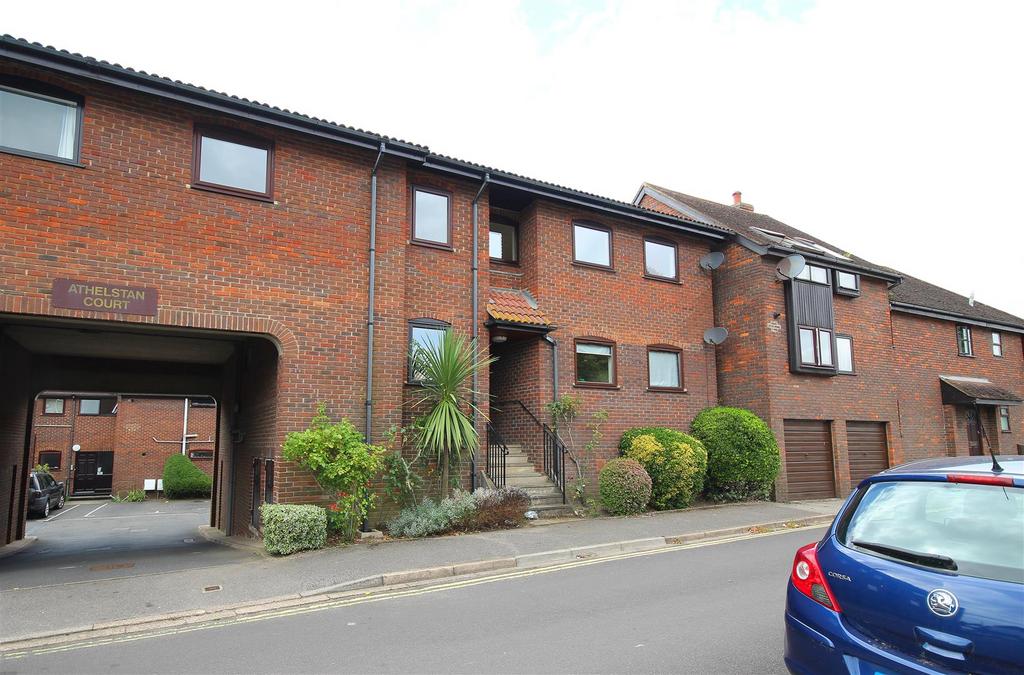 St. Thomas Park, Lymington 2 bed apartment £975 pcm (£225 pw)