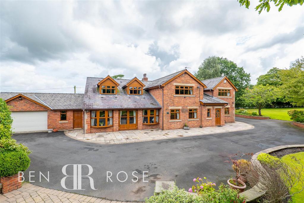 Dawbers Lane, Euxton, Chorley 4 bed detached house for sale £949,995