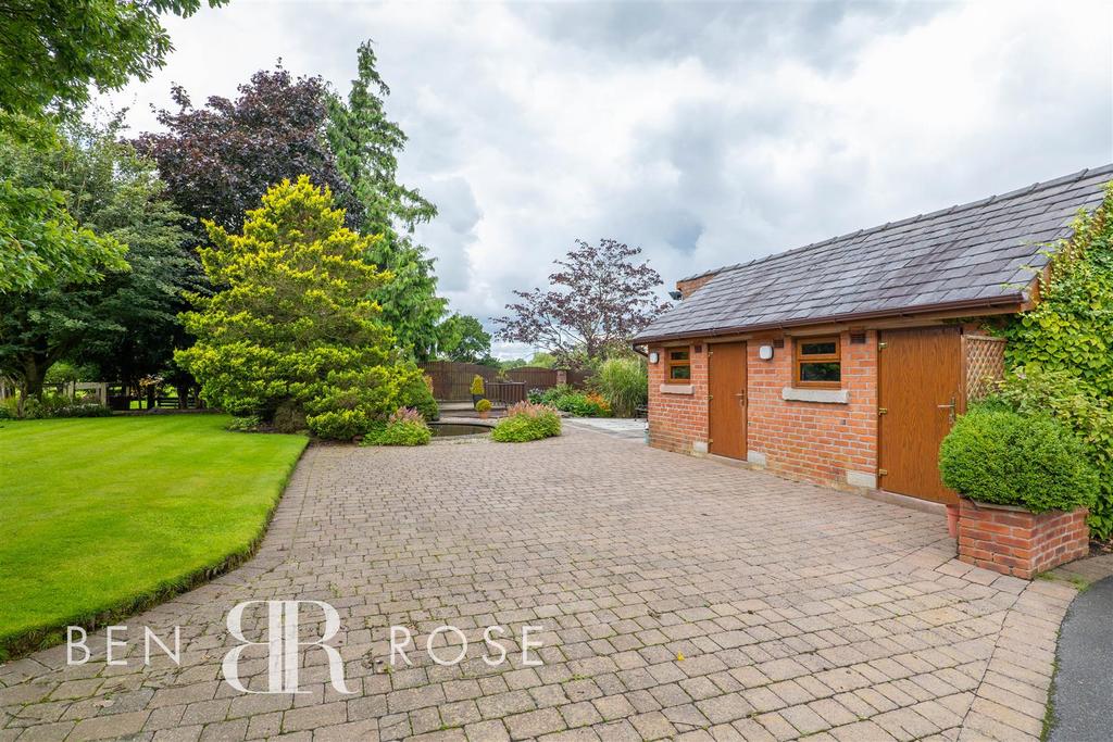 Drive/Stables