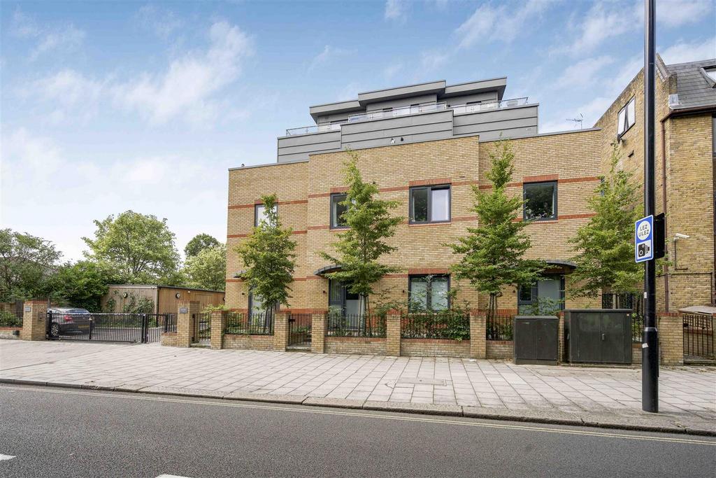 St. Johns Road, Isleworth 2 bed apartment for sale £475,000