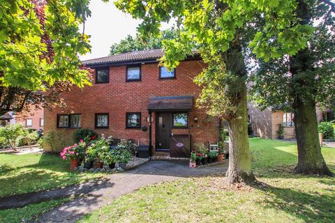 8 Lombards Chase, West Horndon, Brentwood, CM13 3UA
