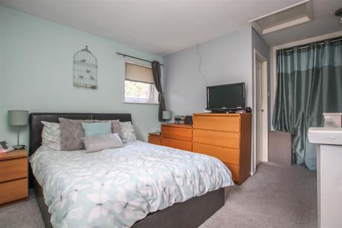 8 Lombards Chase, West Horndon, Brentwood, CM13 3UA