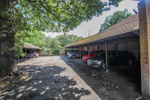8 Lombards Chase, West Horndon, Brentwood, CM13 3UA