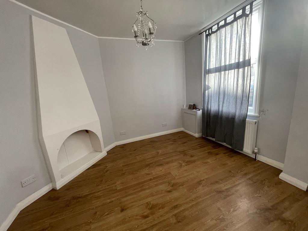 Westlock Avenue, Leeds 2 bed property £850 pcm (£196 pw)