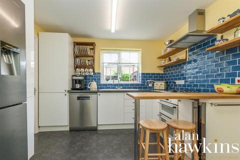 2 Forge Fields, Lydiard Millicent, Swindon, SN5 3WS