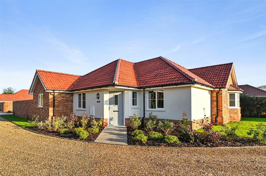 Fieldley Close, Bradfield, Manningtree, Essex, CO11 3 bed bungalow for
