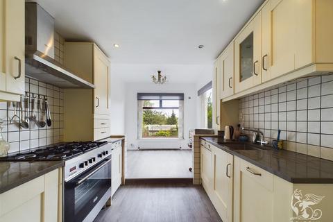 3 bedroom semi-detached house for sale - High View Avenue, Grays