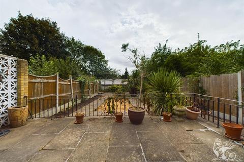 3 bedroom semi-detached house for sale - High View Avenue, Grays