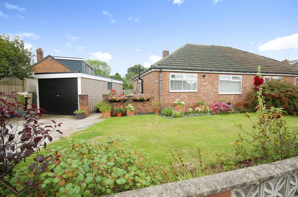 Woodland Avenue, Swillington, Leeds 3 bed semidetached bungalow for