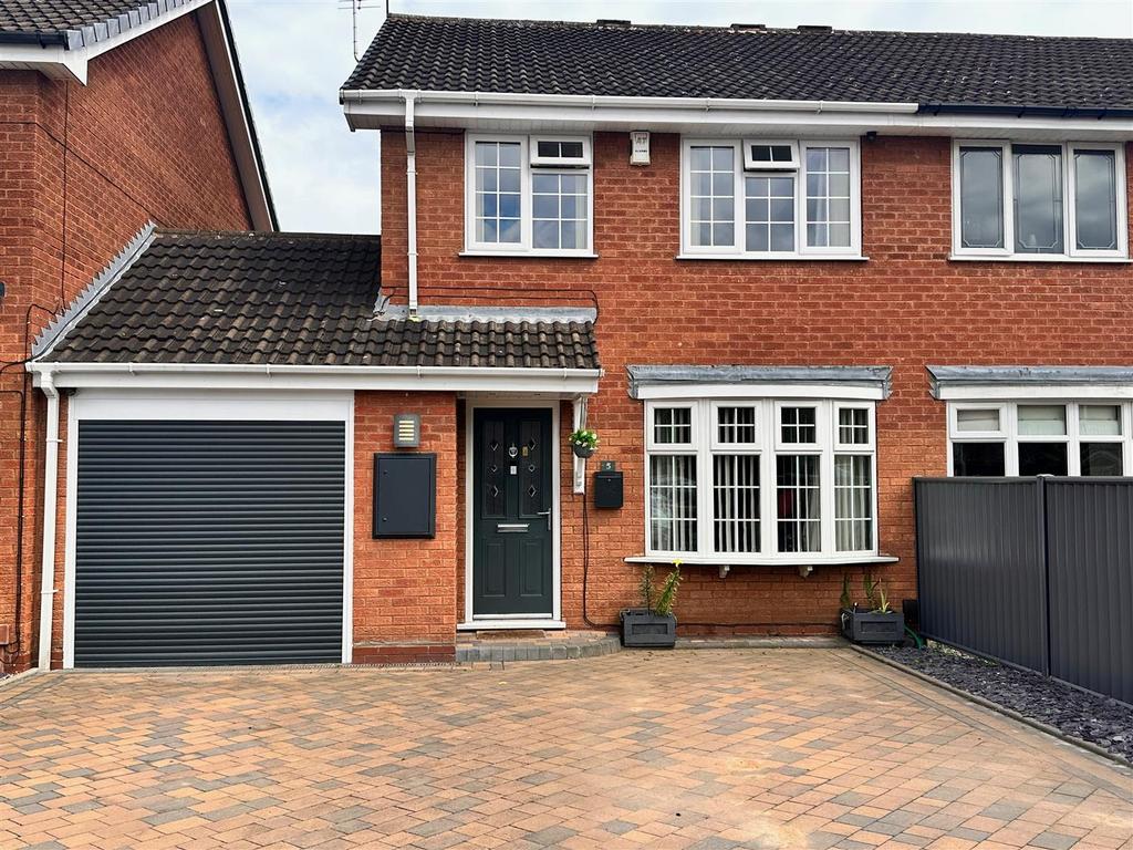 Wychall Drive, Wolverhampton 3 bed semidetached house £260,000