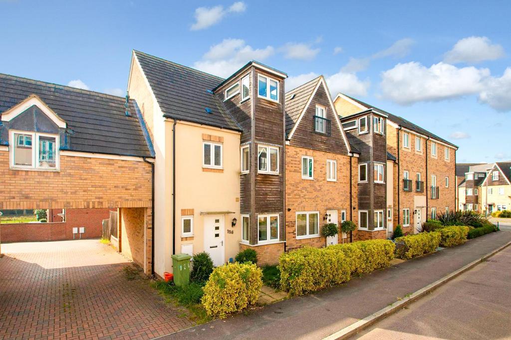 Fonda Meadows, Oxley Park, Milton Keynes 4 bed townhouse £1,695 pcm (£391 pw)