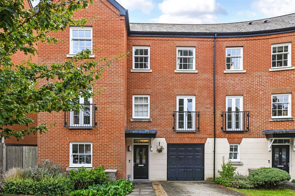 Penny Acre, Chichester 4 bed end of terrace house for sale £650,000