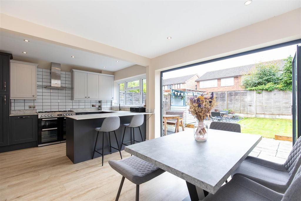 Ettington Close, Wellesbourne 3 bed semidetached house for sale £330,000