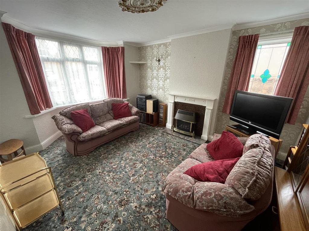 Pine Road, Glenfield 3 bed detached house for sale £270,000
