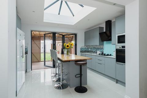 15 Boscombe Road, Worcester Park, KT4 8PJ
