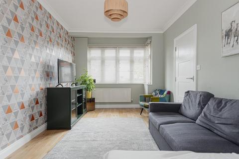 15 Boscombe Road, Worcester Park, KT4 8PJ
