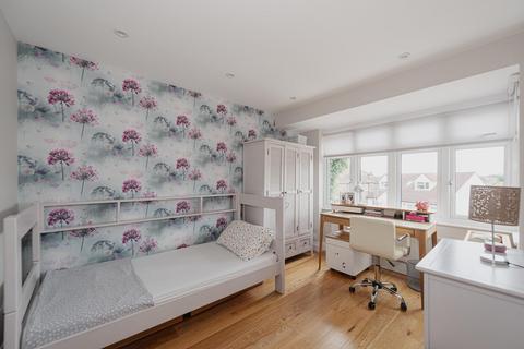 15 Boscombe Road, Worcester Park, KT4 8PJ