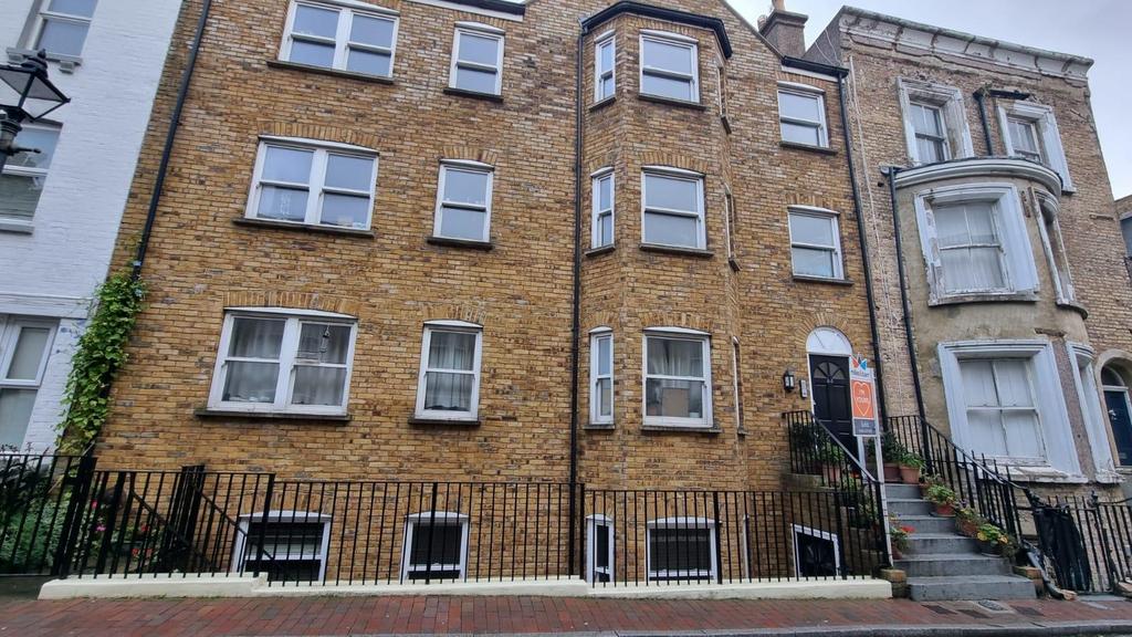 Addington Street, Ramsgate 2 bed apartment £975 pcm (£225 pw)