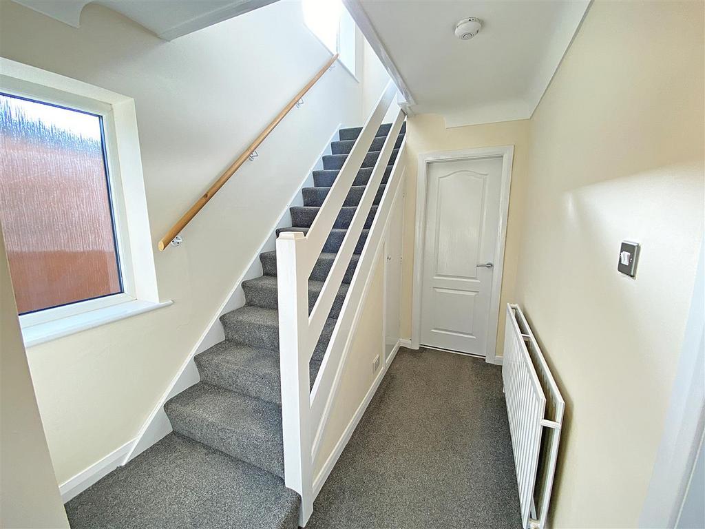 Park Road, Formby, Liverpool 3 bed semidetached house £1,500 pcm (£346 pw)
