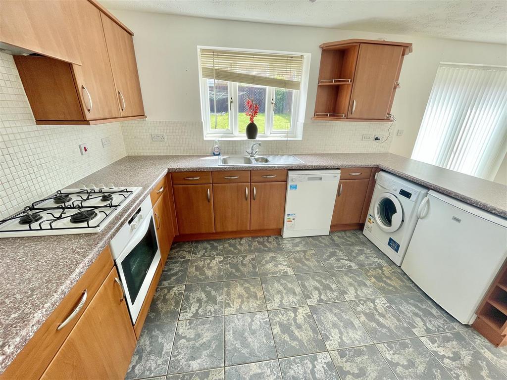 Pant Bryn Isaf, Llwynhendy, Llanelli 3 bed detached house for sale £240,000