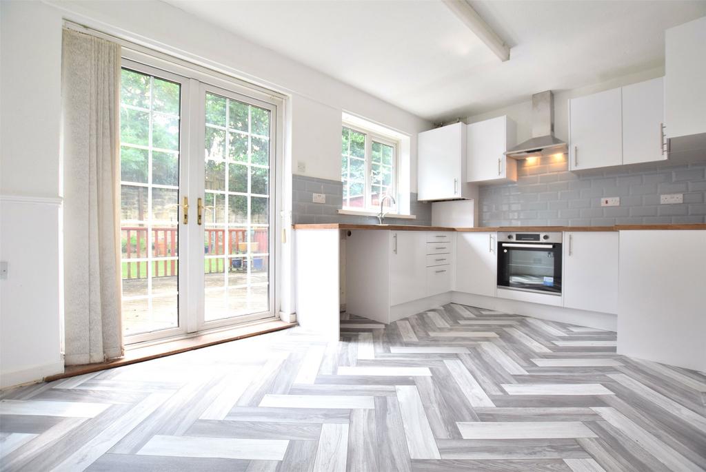Marlowe Gardens, Gateshead, NE8 3 bed semidetached house £145,000