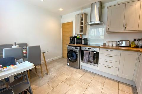 194 Blakes Avenue, Witney, OX28 3UD