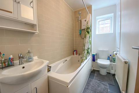 194 Blakes Avenue, Witney, OX28 3UD