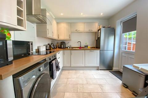 194 Blakes Avenue, Witney, OX28 3UD