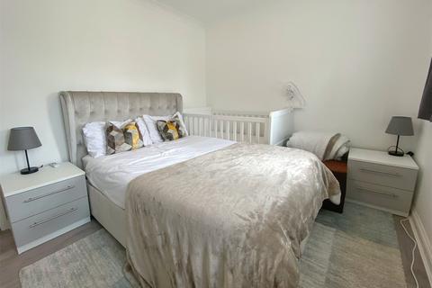 194 Blakes Avenue, Witney, OX28 3UD