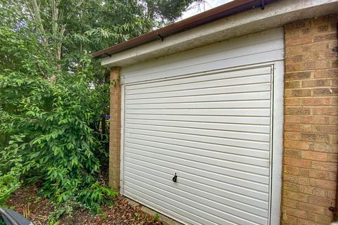 194 Blakes Avenue, Witney, OX28 3UD