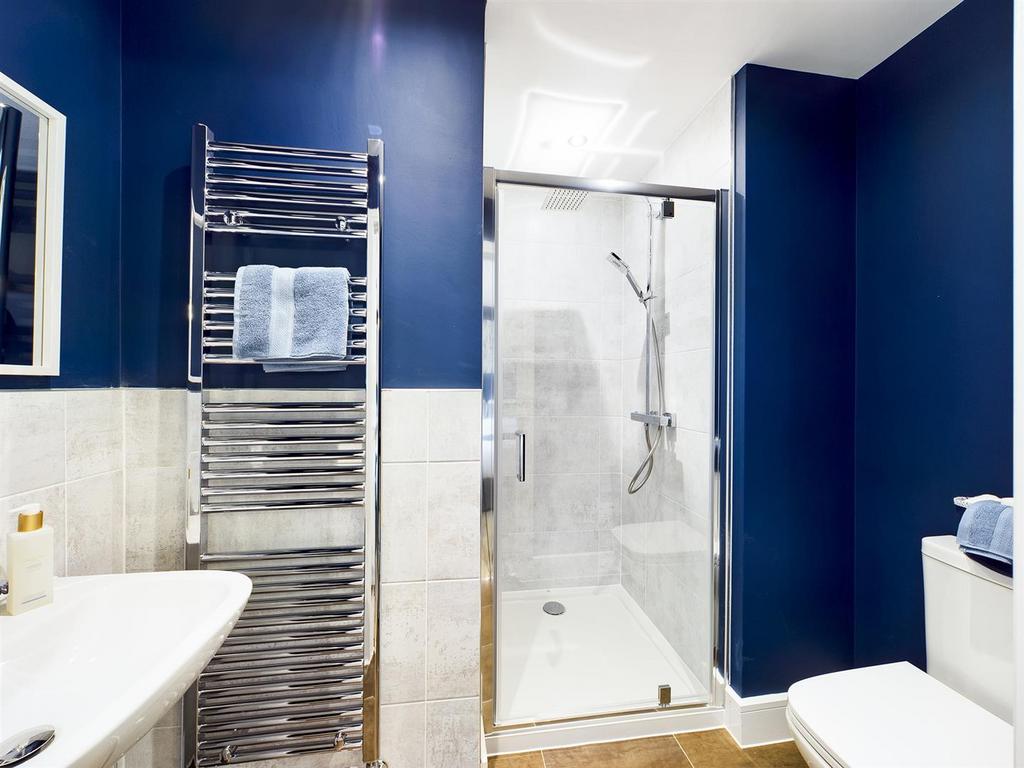 Ensuite 2.jpg