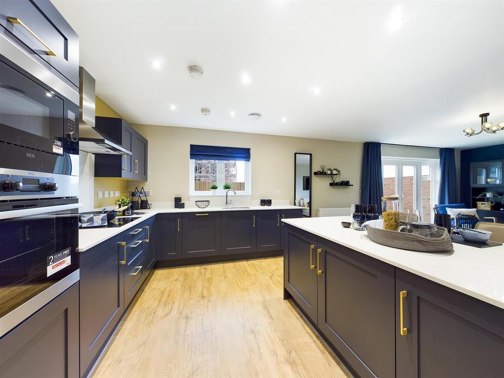 Kitchen 2.jpg