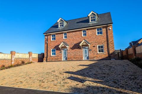 4 bedroom townhouse for sale, Lombard Street, Atherton, Manchester