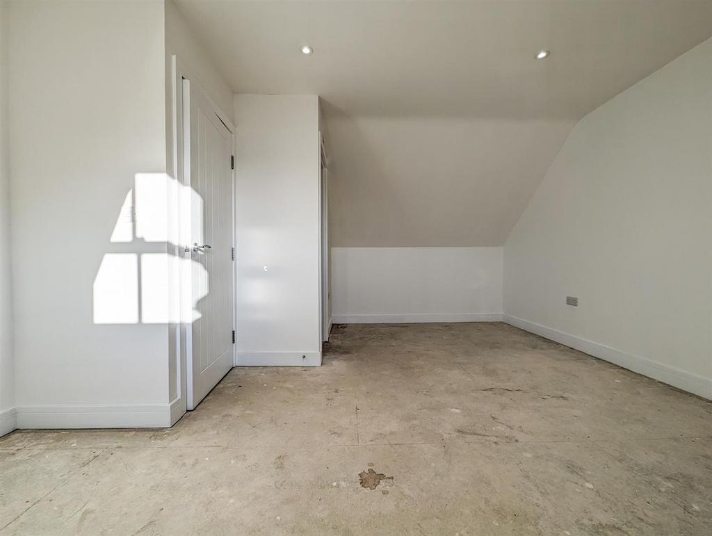 Main bedroom  (1).jpg